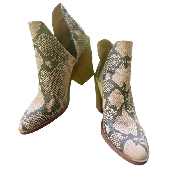 Steve Madden faux snake skin leather boots size 8 - Picture 1 of 8